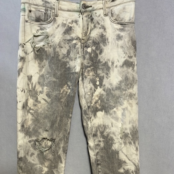 Zara Bleached Jeans - Picture 2 of 8